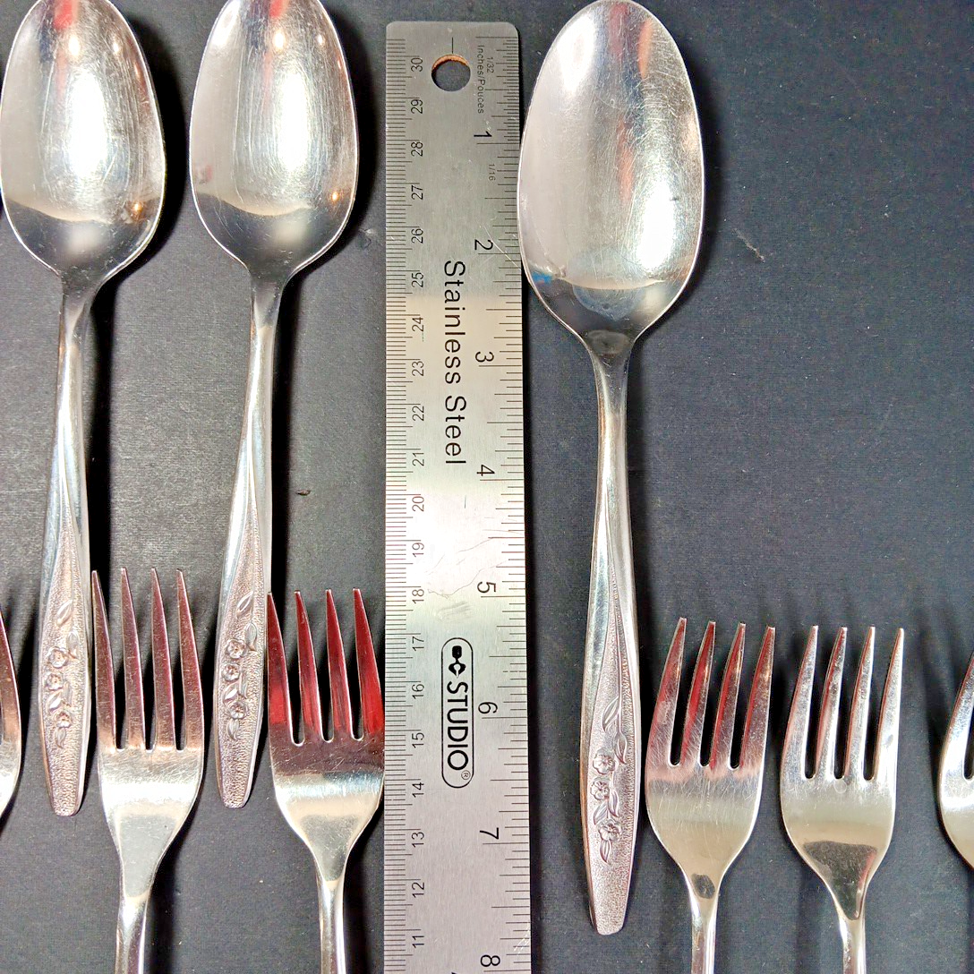 14x Rogers & Bro Radiant Rose RG36 Cutlery Knive Spoon Fork Stainless Canada