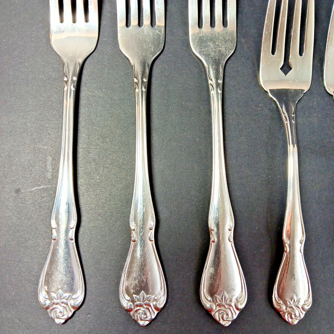 7 Oneida Forks ARBOR ROSE TRUE ROSE Stainless Dinner Salad Lot 9-13 Vietnam