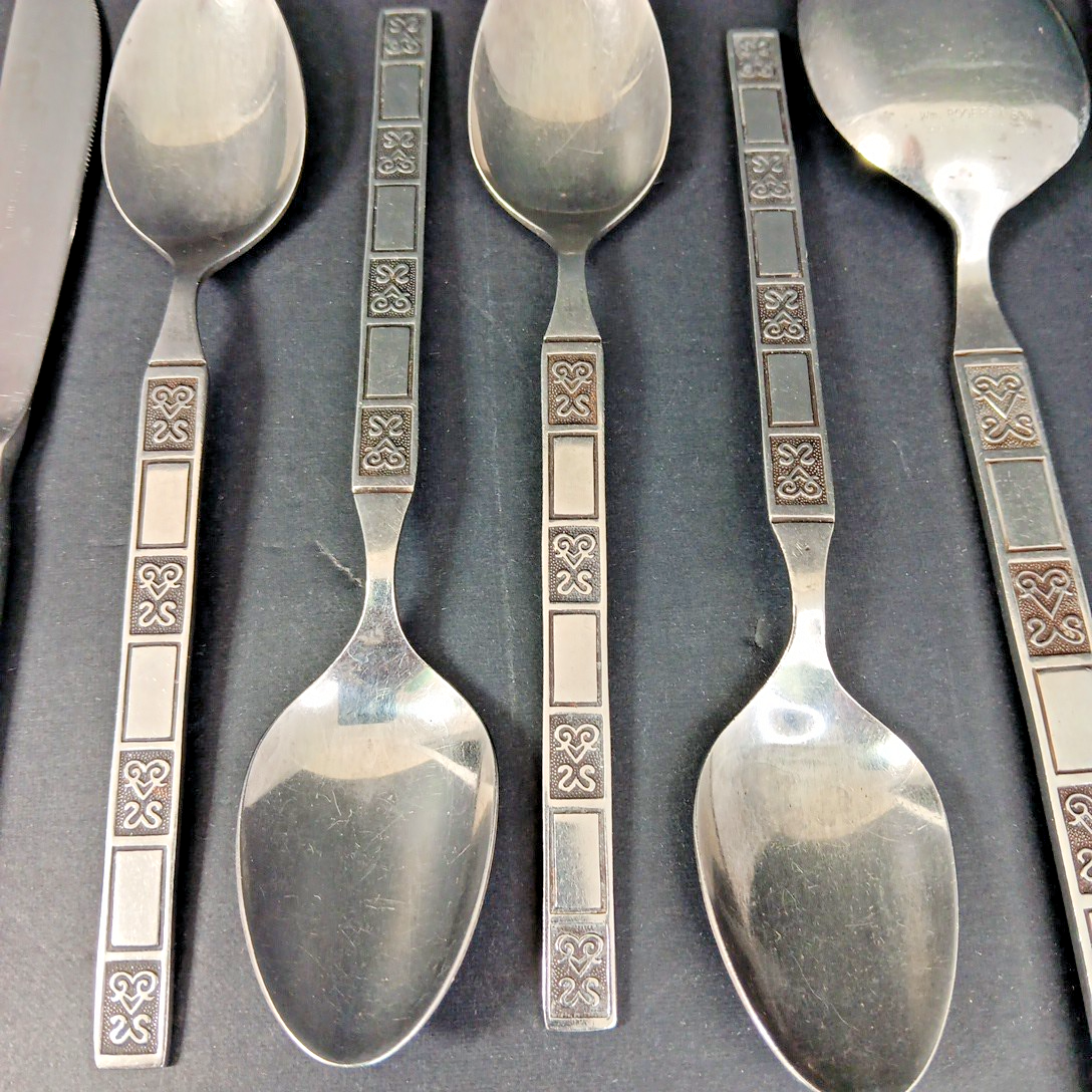 27pc Wm Rogers SCROLLS Flatware Stainless Steel Fork Spoon Knife Japan Korea VTG