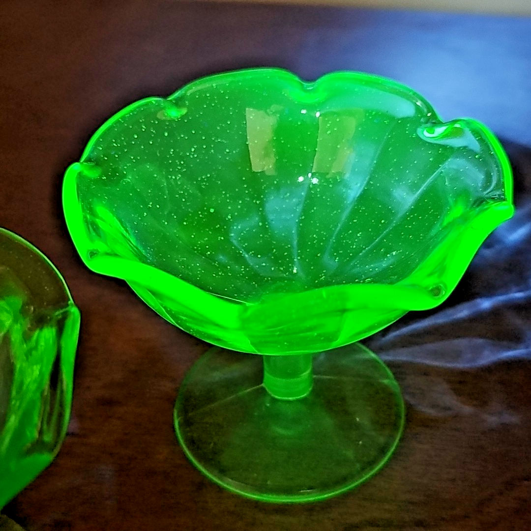 Uranium Depression Glass Green Glowing Sherbet Cup 2pcs Geiger Test Wow Bubbles!