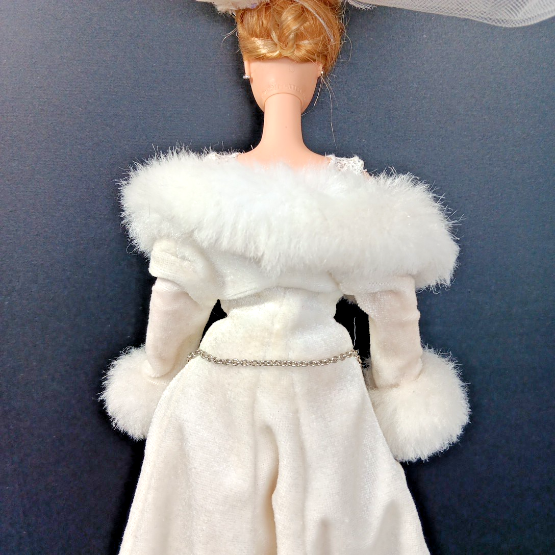 Rare 2003 Winter Fantasy Barbie MATTEL White Velvet Fur Coat Silver HOLIDAY X
