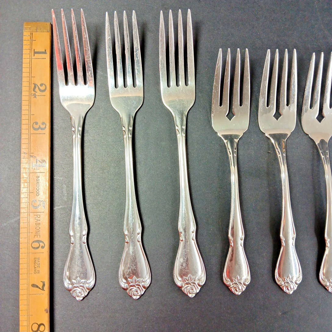 7 Oneida Forks ARBOR ROSE TRUE ROSE Stainless Dinner Salad Lot 9-13 Vietnam