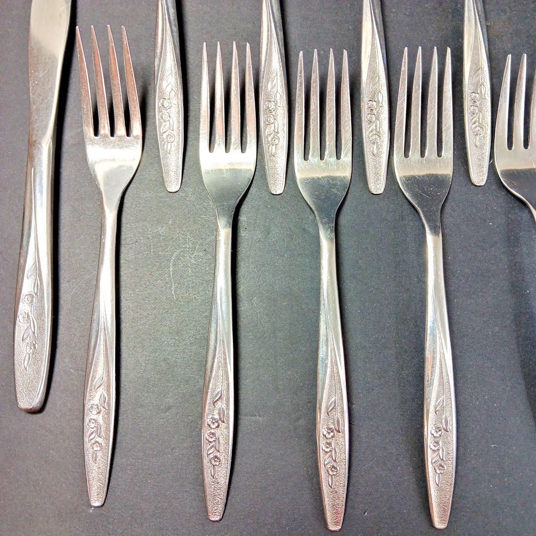 14x Rogers & Bro Radiant Rose RG36 Cutlery Knive Spoon Fork Stainless Canada