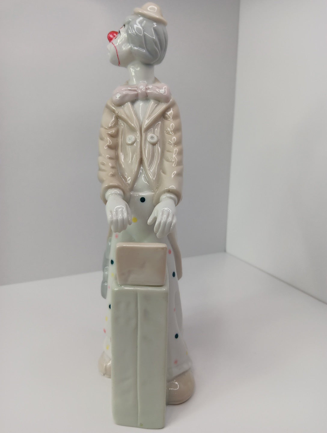 Porcelain Cascades Clown Playing The Piano With Dice 10" Tall 6340C