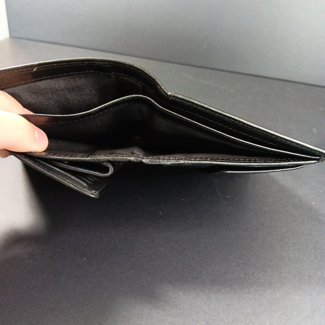 Like New Moon Shop Swiss Design Mens Cowhide Leather Wallet 5in X 4in X